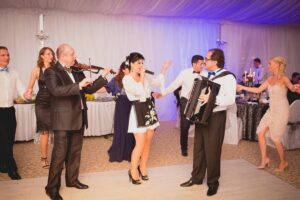 O formatie de nunta Bucuresti poate face un eveniment reusit